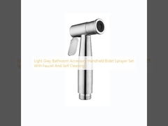 Ελαφριά γκρι εξαρτήματα μπάνιου χειροκίνητο Bidet Sprayer Set με βρύση και αυτοκαθαριστικό